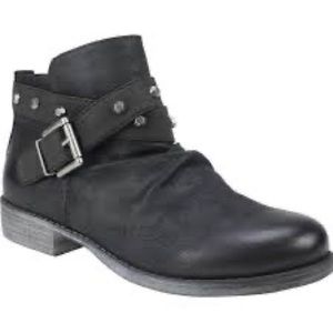 NEW! White Mountain Savant Black Round Toe Stud Ankle Bootie Various Sizes